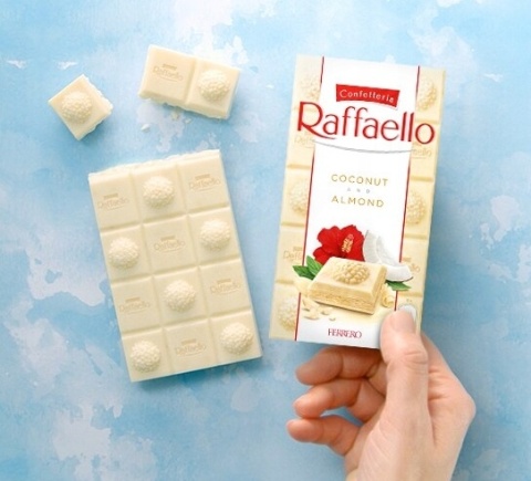 Raffaello Czekolada Biała Kokosowo-Migdałowa 90 g - Egzotyczna słodycz z chrupiącym migdałem Raffaello Czekolada Biała Kokosowo-Migdałowa 90 g - Egzotyczna słodycz z chrupiącym migdałem