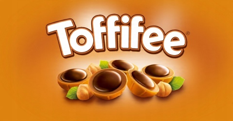 Toffifee Bombonierka 125 g - Orzech laskowy w karmelu, kremie orzechowym i czekoladzie Toffifee Bombonierka 125 g - Orzech laskowy w karmelu, kremie orzechowym i czekoladzie