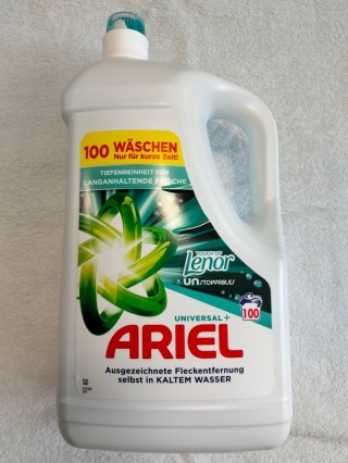 Ariel Universal+ żel do prania 100 prań 5 L Touch of Lenor Unstoppables